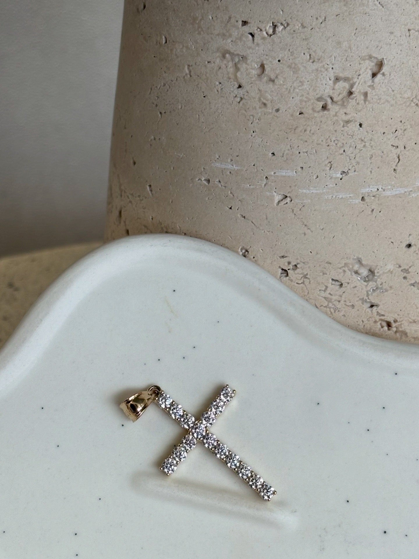 Cruz Charm 14k